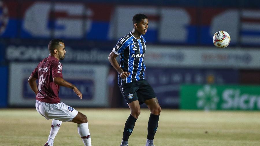 Renato Gaúcho mantém mistério na escalação para enfrentar o Atlético-GO; veja provável time