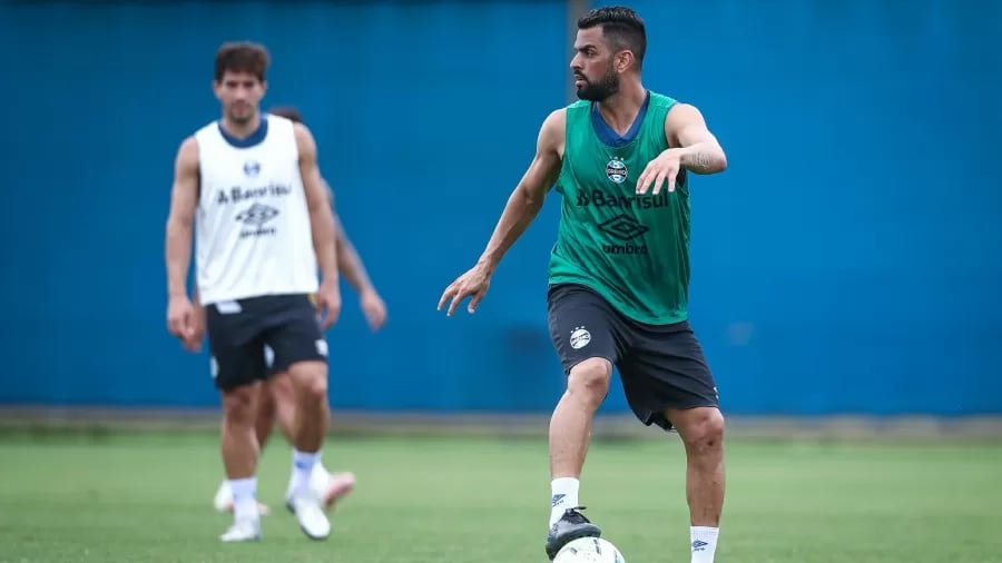 Maicon revela desejo de se tornar trinador do Grêmio