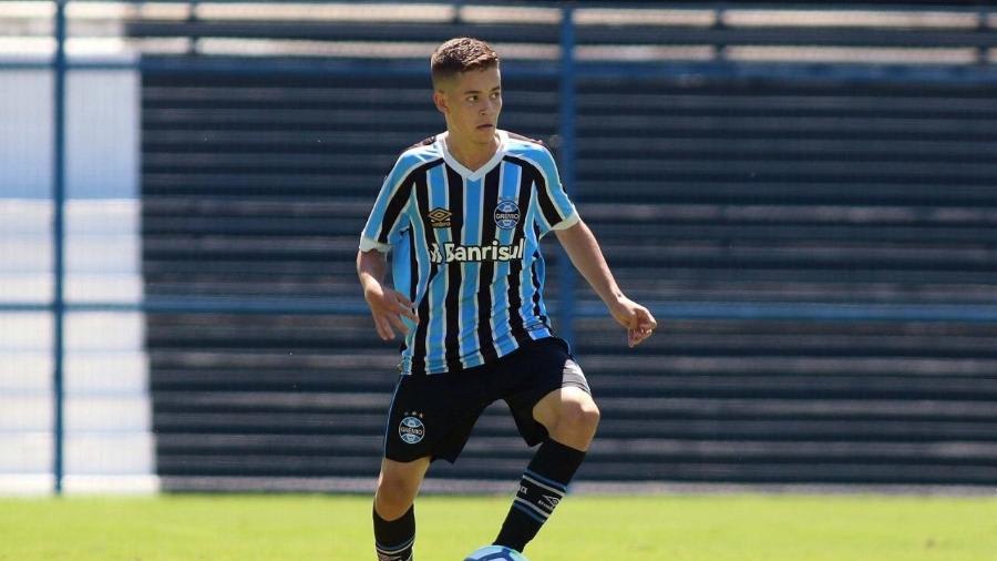 Promessa do time sub-17 do Grêmio entra no radar do Barcelona