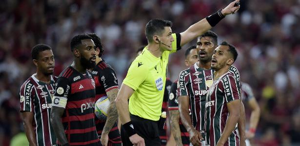 Ex-árbitro Alfredo Loebeling questiona marcação de pênalti a favor do Flamengo.