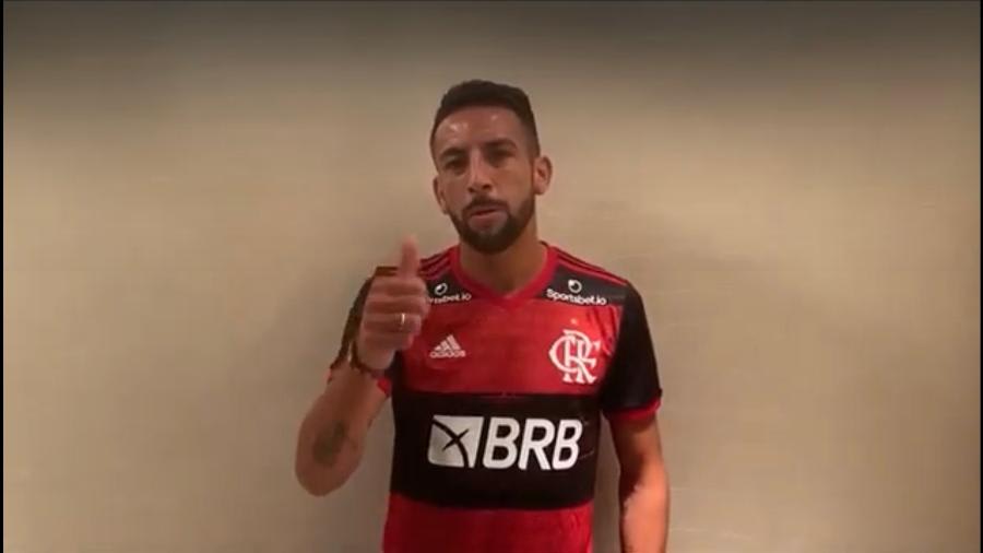 Flamengo terá plantão de madrugada em chegada de Mauricio Isla; confira