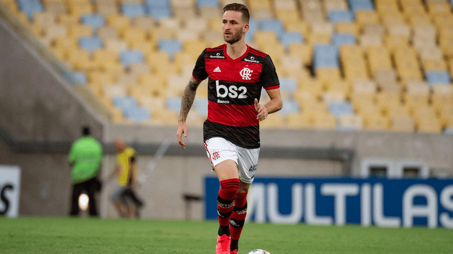 Flamengo renegocia com o Athletico-PR parcelas referentes aos direitos adquiridos de Léo Pereira