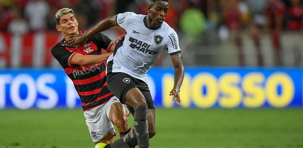 Prado critica desempenho do Flamengo em 2024 durante era de Tite.