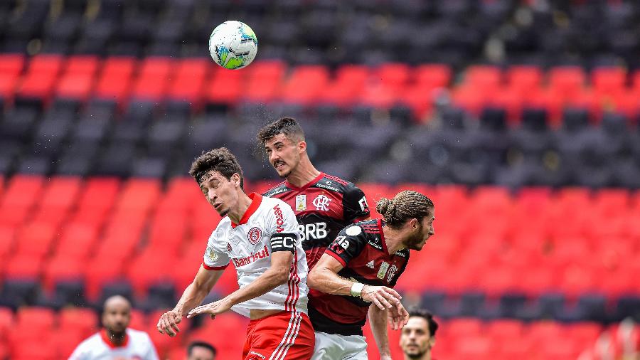 Flamengo x Internacional começou antes do jogo e duelo de bastidores ainda não acabou