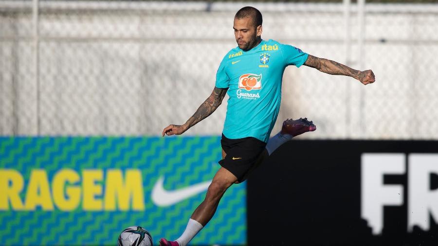 Jornalista argentino coloca Athletico na briga com Flamengo por Daniel Alves