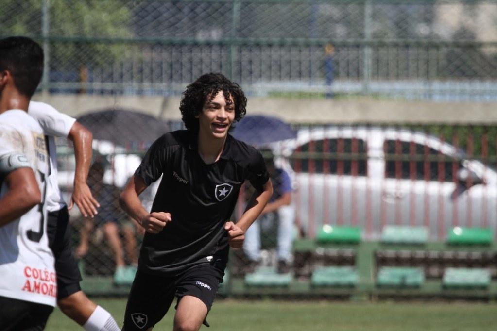 Promessa do Botafogo, Matheus Nascimento entra na mira do Grêmio e do Internacional