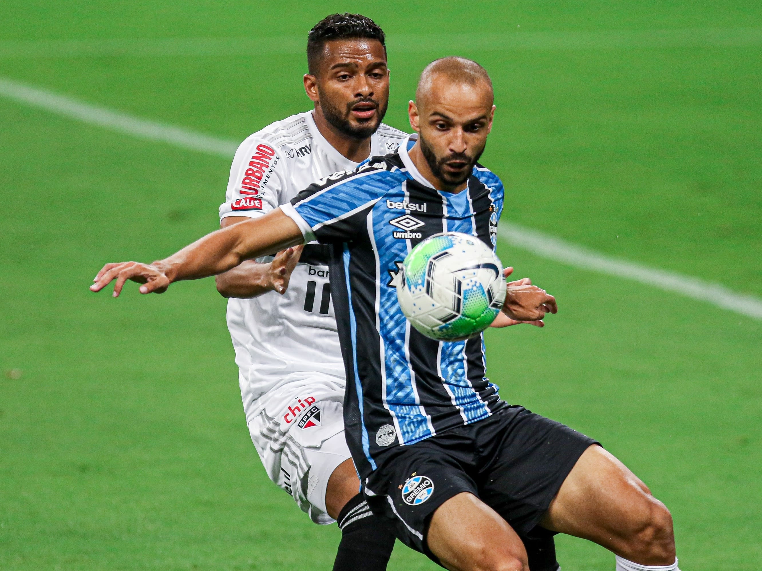 Futebol hoje: lista de reforços do Grêmio, incômodo no Corinthians e mais