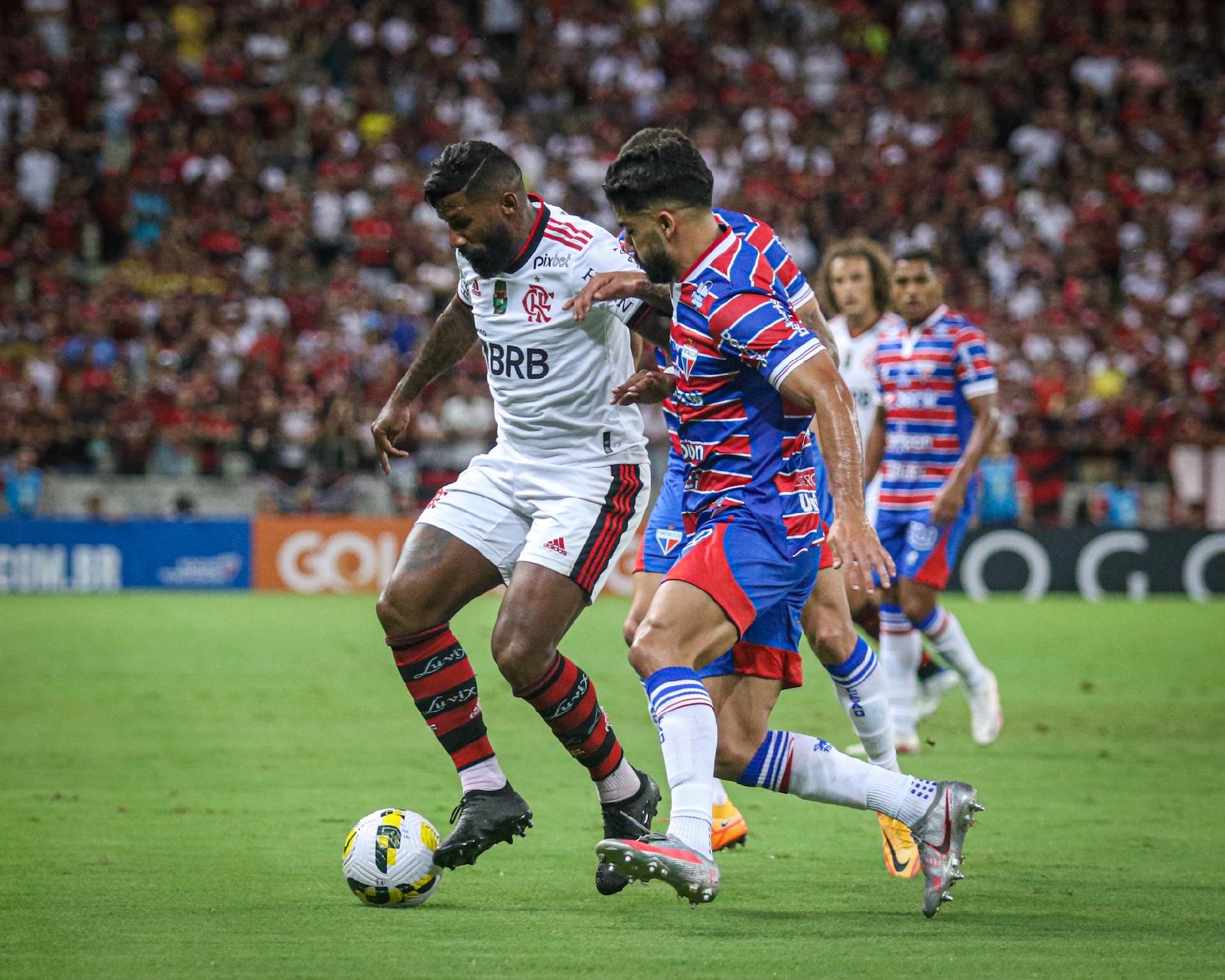 Atuação do Rodinei é algo para o Flamengo ter extremo cuidado, aponta jornalista