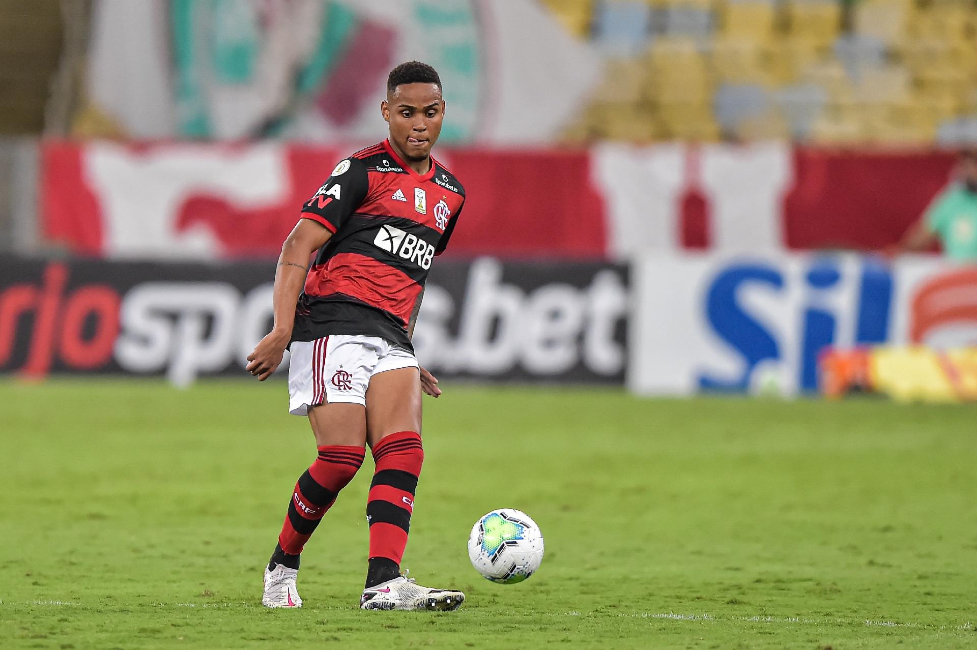 É melhor o Flamengo vender os garotos do que ficar devendo de novo, diz jornalista