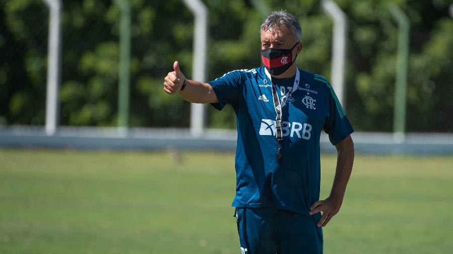 Flamengo encara Coritiba para espantar pior início da história