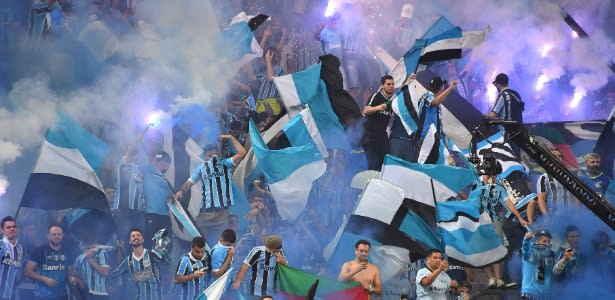 Torcida do Fortaleza faz festa em jogo da Libertadores na Arena