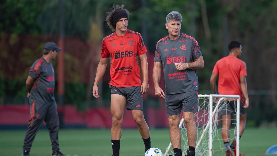 Zagueiros treinam no Ninho e reforçam Flamengo contra o Atlético-GO