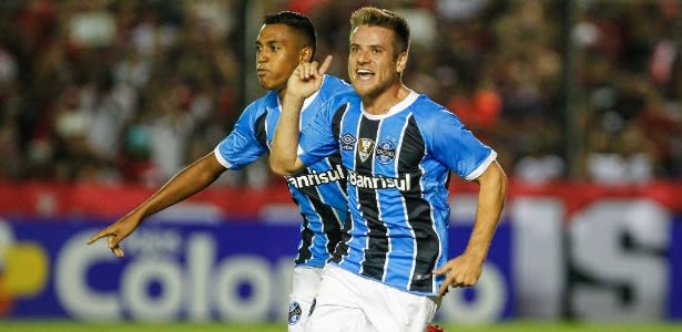 GOOOL DO GRÊMIO! Ramiro arrisca de longe e o goleiro do Monagas aceita