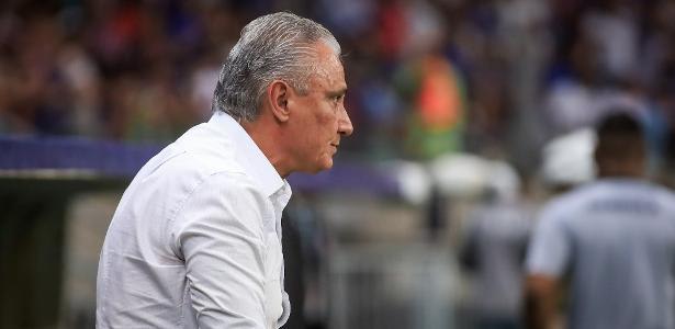 Promessa não cumprida: Corinthians e Tite se reencontram em atmosfera fria