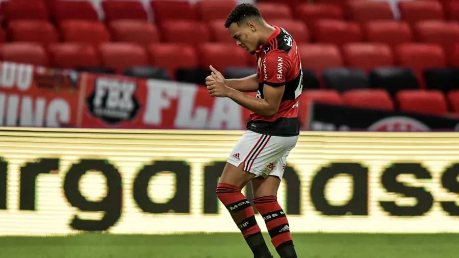 Middlesbrough aumenta oferta ao Flamengo e volta a briga por Rodrigo Muniz