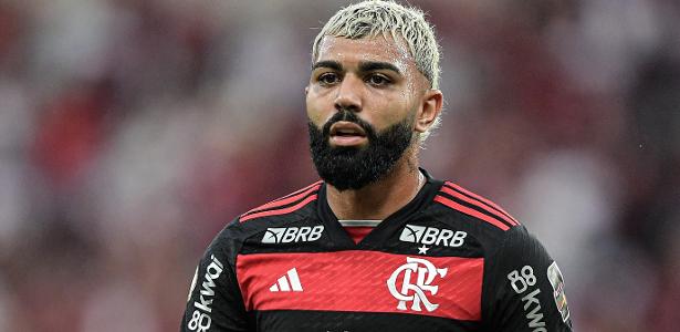 Gabigol demonstra interesse em permanecer no Flamengo, afirmam colunistas esportivos.