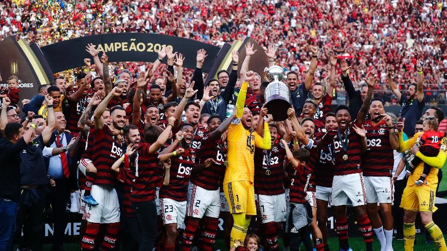 Contratos e multas tranquilizam Flamengo por manutenção de time campeão