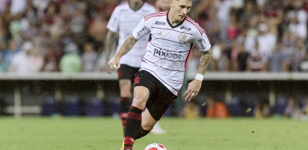 Nascimento da filha inspira uruguaio a ser titular do Flamengo na final.