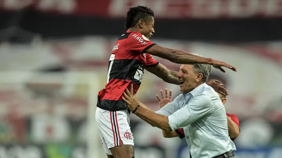 Flamengo de Renato supera lenda húngara do clube e mira marca de Jorge Jesus