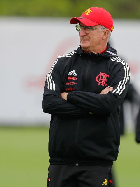 Dorival Jr anuncia saída do Flamengo após decisão da diretoria