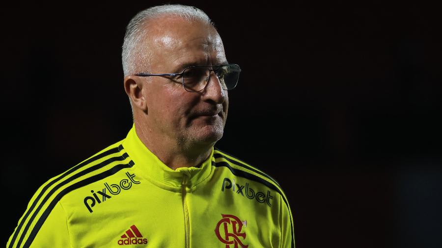 Jornal argentino diz que Dorival tem pancinha de cerveja e feijoada