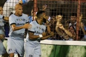 Fernandinho cita desgaste e chances perdidas ao explicar derrota do Grêmio