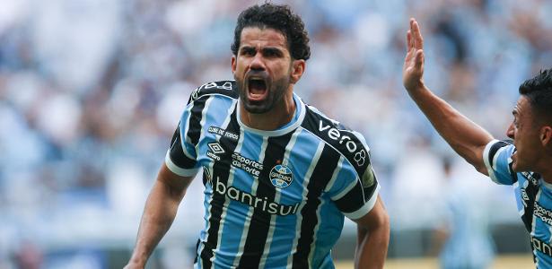 Diego Costa brilha no Grêmio e faz torcida esquecer ausência de Suárez.