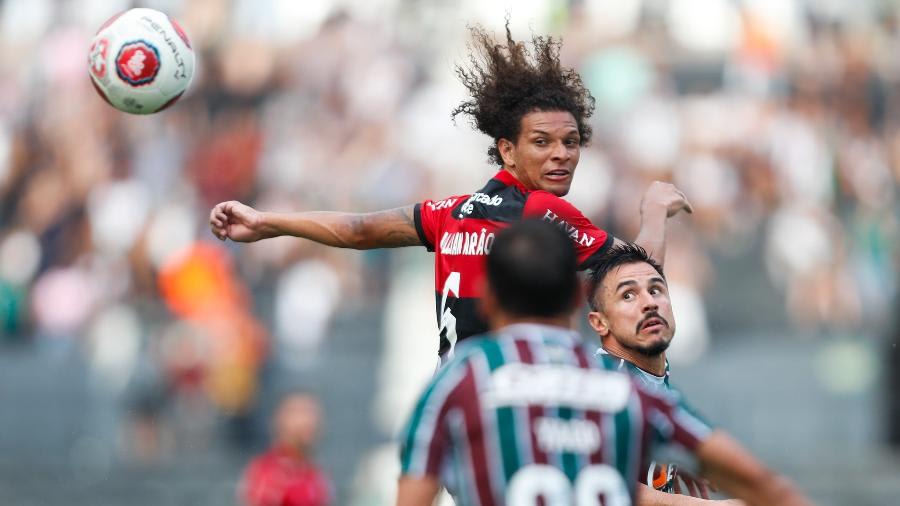 Willian Arão lamenta derrota do Flamengo para o Flu: Faltaram muitas coisas