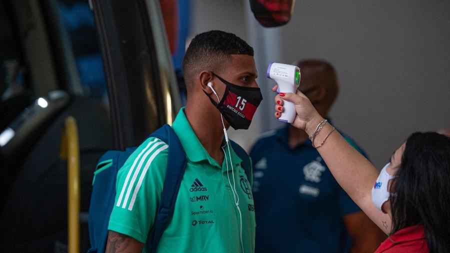 Vinícius Souza não treina e se aproxima de saída do Flamengo