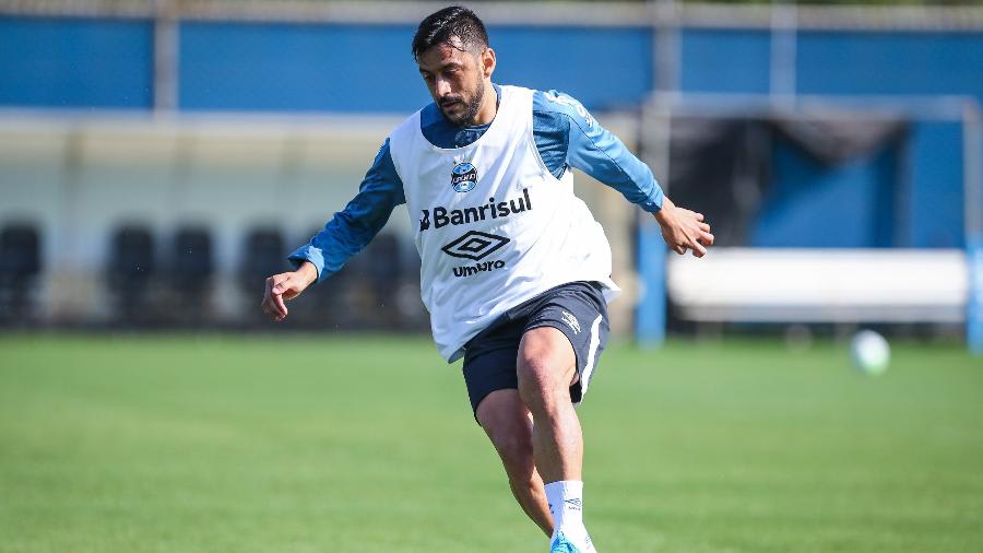 Recuperado, meia Robinho deve voltar a ser opção para o Grêmio contra o Guaraní