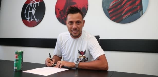 Diego Alves aparece no BID e deve estrear pelo Flamengo contra Corinthians