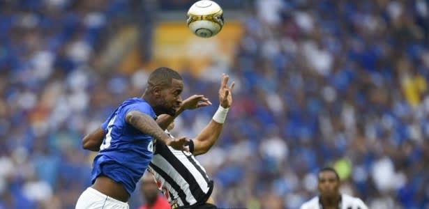 Cruzeiro e Atlético-MG trocam papeis no mercado e vivem situações distintas