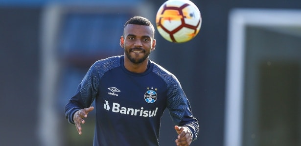 Léo Gomes prega atenção contra o “jovem e rápido” Santos