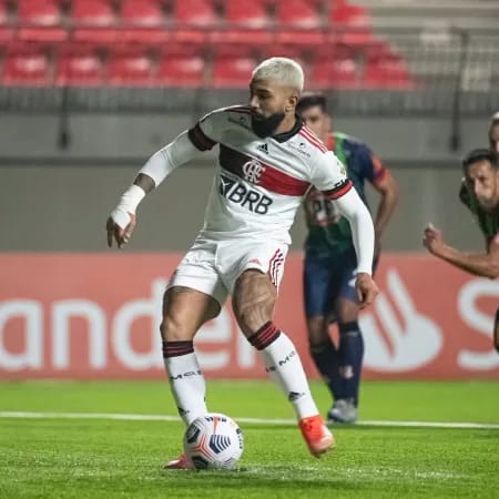 El príncipe: Libertadores homenageia Gabigol por quebrar recorde de Zico