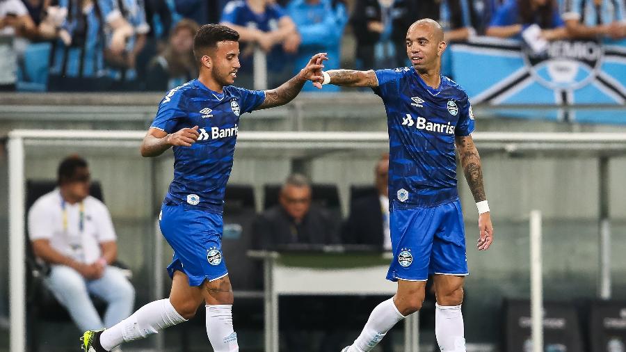 Com gol no fim, Grêmio supera CSA e entra no G-4 do Brasileirão