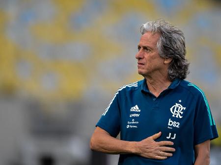 De férias forçadas, Jorge Jesus diz estar com saudades da torcida e aproveita tempo para estudar