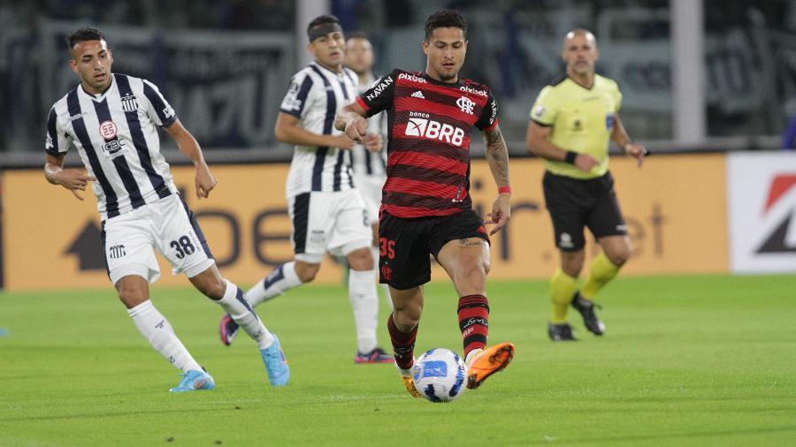 Com Lucas Paquetá perto de sair, Lyon estuda investir em João Gomes