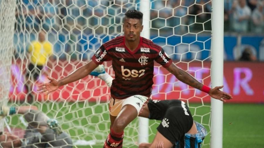 Diretor do Flamengo diz que Bruno Henrique está perto de prorrogar contrato