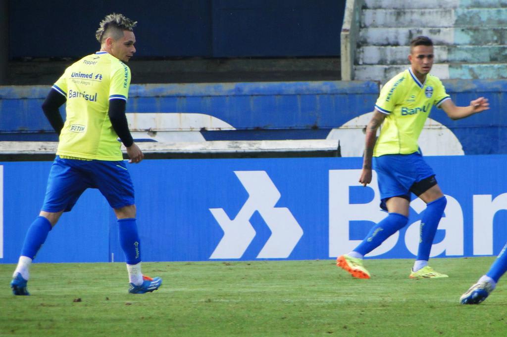 Pará e Matías fazem briga sadia pela lateral direita do Grêmio