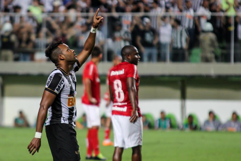 Dudu, Luan ou Barcos: quem pode deixar o time do Grêmio para a entrada de Fernandinho