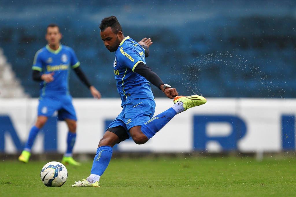 Com Fernandinho, Grêmio terá ataque incisivo contra o Coritiba