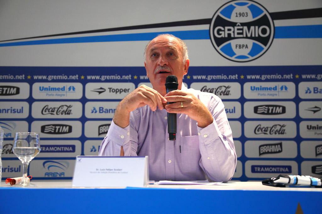 Colunistas avaliam Felipão como novo técnico do Grêmio