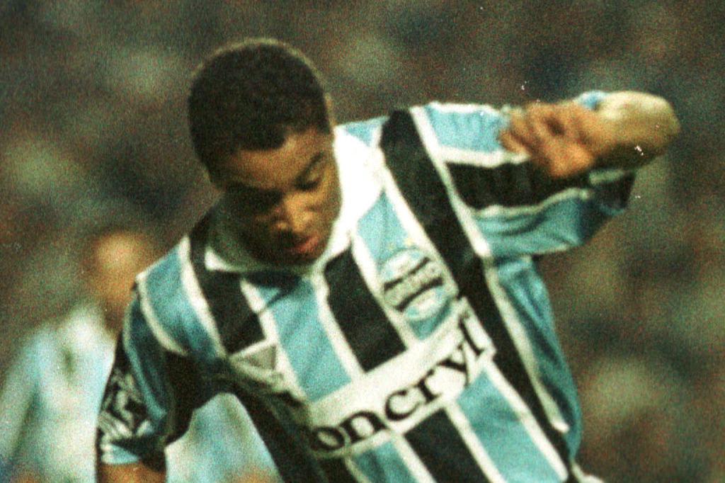 Joguei 1995: Roger relembra Gre-Nal que disputou com confronto Abel x Felipão na casamata