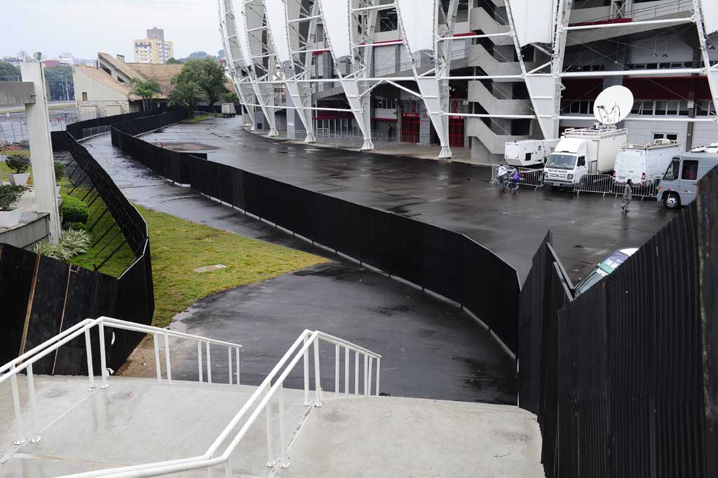 Gremistas reclamam de corredor de acesso ao Beira-Rio