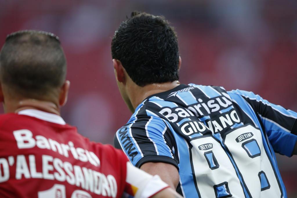 Como foram as movimentações de DAlessandro e Giuliano no Gre-Nal