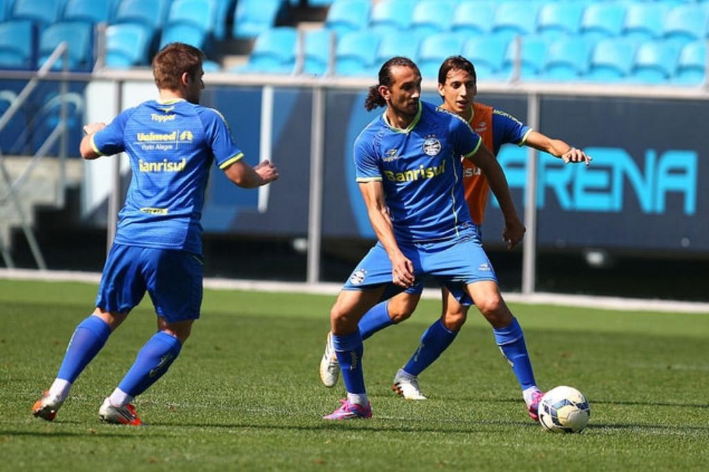 Barcos retorna, mas Grêmio terá três desfalques contra o Corinthians