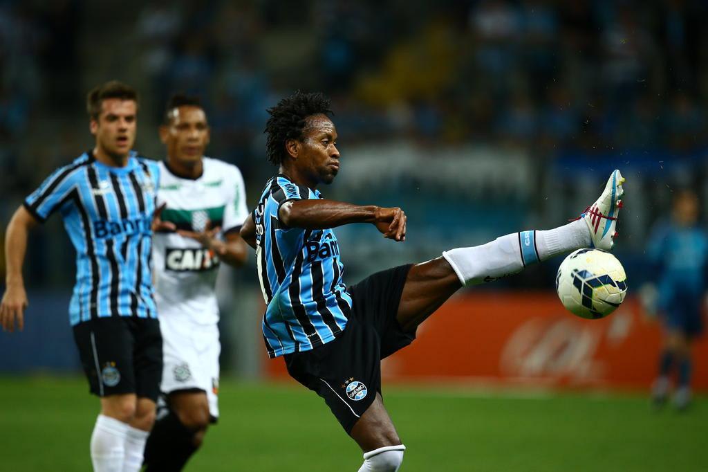 Grêmio tem desempenho de vice-líder com Zé Roberto na lateral