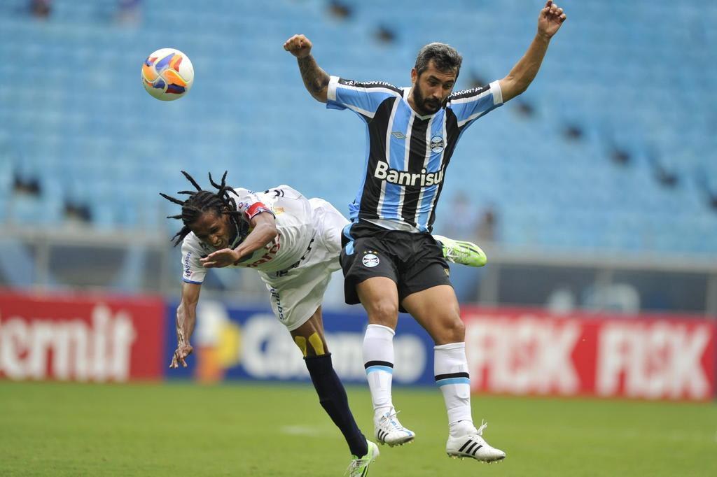 Guerra: Douglas faz muita falta ao Grêmio