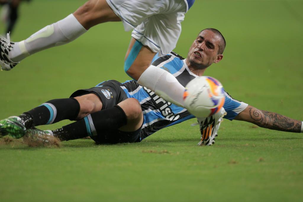 Braian salva, Grêmio vence no sufoco e dorme líder na estreia de Cebolla