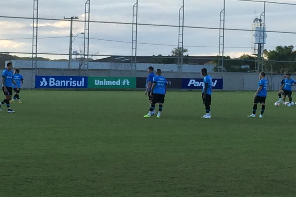 Felipão fecha o treino e esconde time que jogará o Gre-Nal